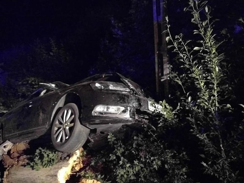 Herby, Strzebiń: wylecieli z drogi, bo jechali za szybko? Jeden prowadził pod wpływem alkoholu ZDJĘCIA