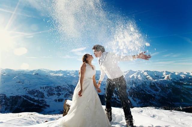 Kiedy brać ślub? Zima bywa pięknym tłem do zdjęć!