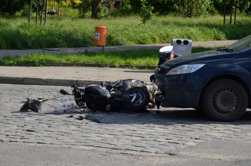 Wrocław: Wypadek na skrzyżowaniu Żelaznej i Gajowickiej. Jedna osoba ranna (ZDJĘCIA)