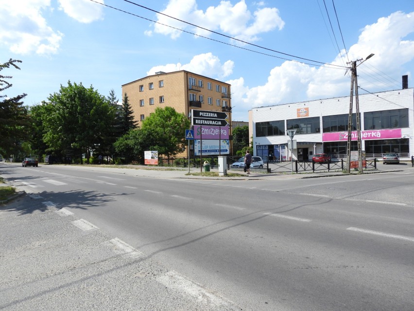Małkinia Górna. Baner reklamowy na skrzyżowaniu ulic Nurskiej i Leśnej już nie ogranicza kierowcom widoczności