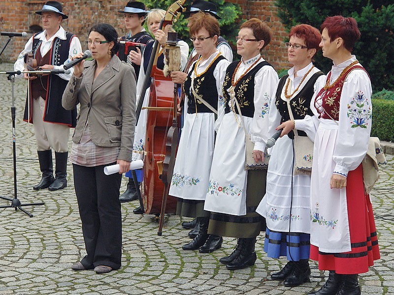 Grudziądz: Muzyka kaszubska na dziedzińcu Muzeum