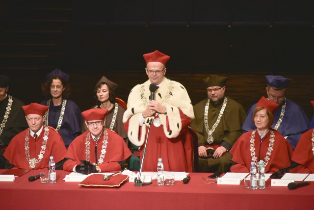 Rok akademicki zainaugurował nowy rektor UwB - prof. Robert Ciborowski