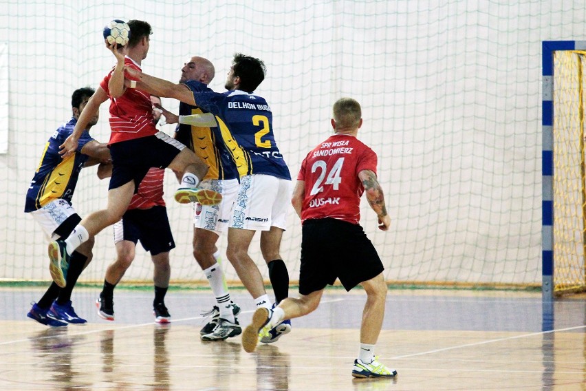 Pełna hala w Sandomierzu. Piłkarze ręczni Wisły Sandomierz grali z Sydney Uni Handball [ZDJĘCIA]