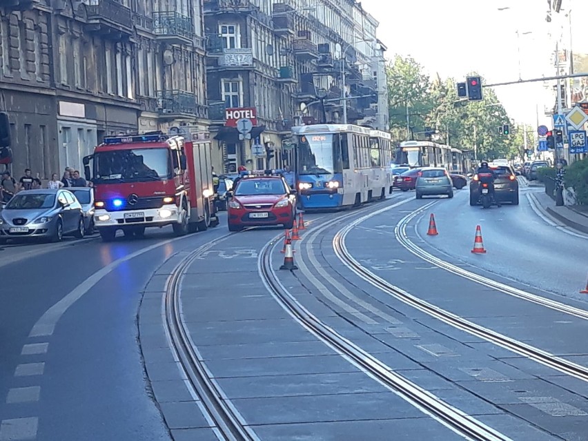  Jedności Narodowej  była zablokowana. W samochodzie rozszczelniła się instalacja gazowa