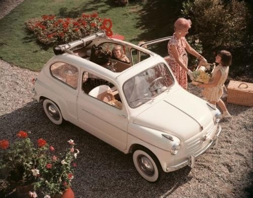 Fot. Fiat - Pierwsza wersja produkcyjna z 1955 roku miała...