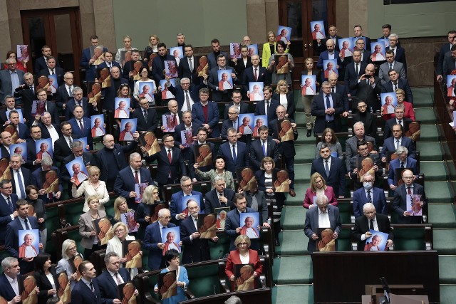Sejm przegłosował uchwałę w sprawie obrony dobrego imienia św. Jana Pawła II