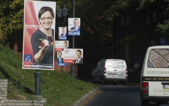 Plakaty wyborcze kandydatki PiS do Senatu Marii Mazurkiewicz wciąż wiszą