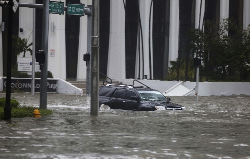 Huragan Irma uderzyła we Florydę. Miliony ludzi uciekały przed żywiołem [ZDJĘCIA]