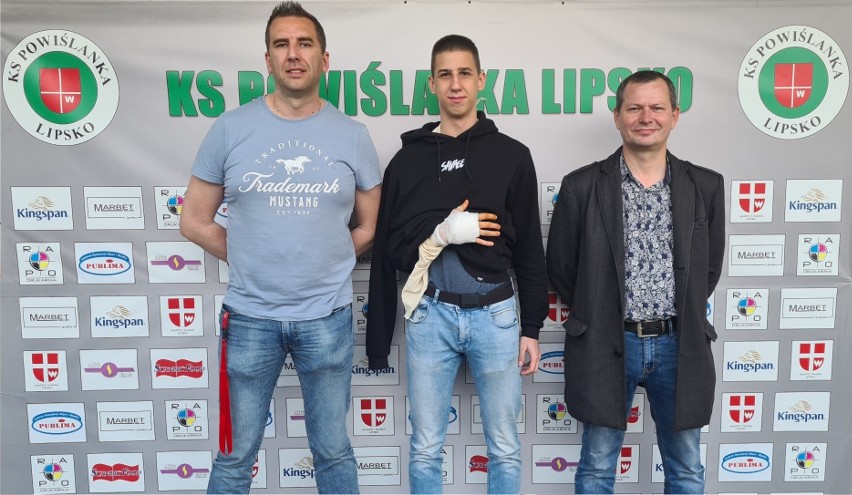 Kamil Wilk (w środku) przeszedł operację ręki....