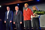 Nagroda Literacka im. Wiesława Kazaneckiego. Kapituła doceniła twórczość Anouk Herman i Marcina Mokrego 