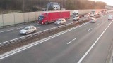 Węgrzce Wielkie. Wystrzał opony w samochodzie ciężarowym na A4. Duże utrudnienia [ZDJĘCIA]