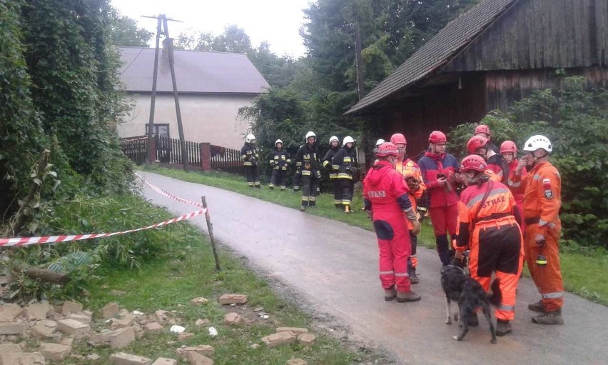 Lanckorona. Zawalił się pustostan. Na szczęście nikogo nie było w środku [ZDJĘCIA]