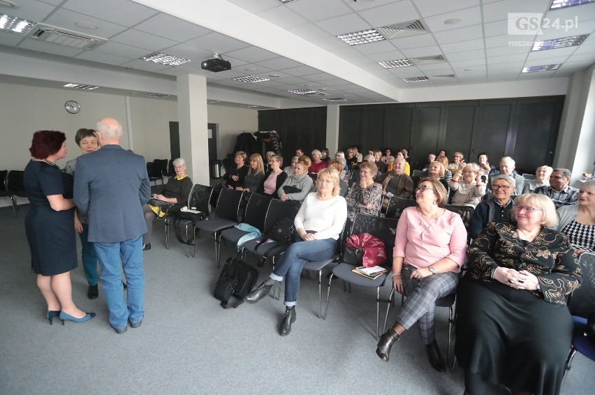 Dzień Kobiet na szczecińskiej uczelni. Kobiety świętują na imprezie zorganizowanej przez ZUT