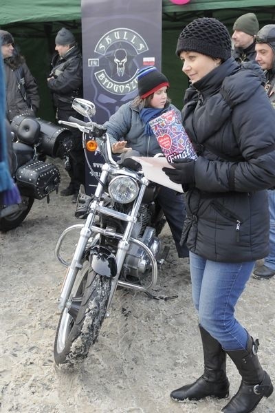 Także w tym roku na Starym Rynku na rzecz Orkiestry kwestują motocykliści z klubu Skulls Bydgoszcz.Każdy, kto wrzuci grosik na rzecz akcji ma możliwość zrobienia sobie zdjęcia na wybranym motocyklu.
