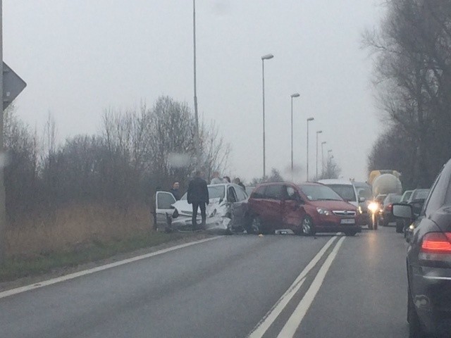 Wypadek na Szosie Polskiej w Szczecinie. Są utrudnienia