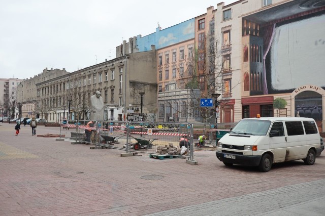 Pasaż Schillera w centrum Łodzi: jest betonowy, a będzie - po przebudowie - zielony.