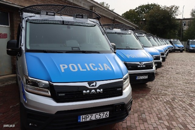 Furgony MAN TGE to pojazdy oznakowane użytkowane przez oddziały prewencji Policji oraz samodzielne pododdziały Policji, przeznaczone głównie do patrolowania ulic, zabezpieczania imprez masowych oraz zgromadzeń publicznych.