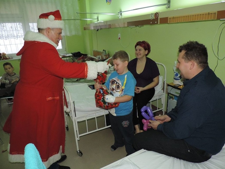 Mikołaj pocieszał dzieci z inowrocławskiego szpitala [zdjęcia, wideo]