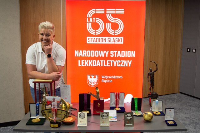 Na Stadionie Śląskim otwarto wystawę poświęconą Anicie Włodarczyk    Zobacz kolejne zdjęcia. Przesuwaj zdjęcia w prawo - naciśnij strzałkę lub przycisk NASTĘPNE