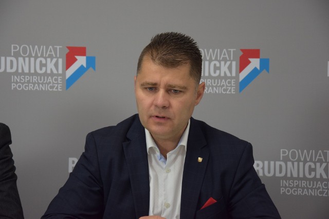 Radosław Roszkowski ma szansę na kolejną kadencję starosty prudnickiego.