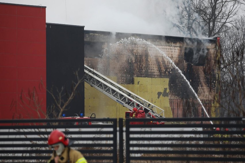 Pożar w archiwum urzędu miasta w Krakowie. Strażacy: "Sytuacja opanowana"