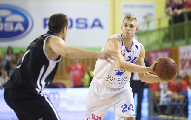 Michał Sokołowski należy w tym sezonie do podstawowych zawodników Rosy Radom. Średnio na parkiecie przebywa 26 minut, w trakcie których zdobywa 8,5 punktu na mecz.