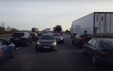 Bezmyślne zachowanie kierowców na A4. Blokowali przejazd karetki [ZDJĘCIA, WIDEO]