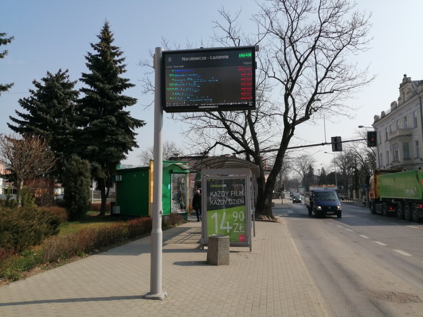 Liczba pasażerów korzystających z komunikacji miejskiej w...