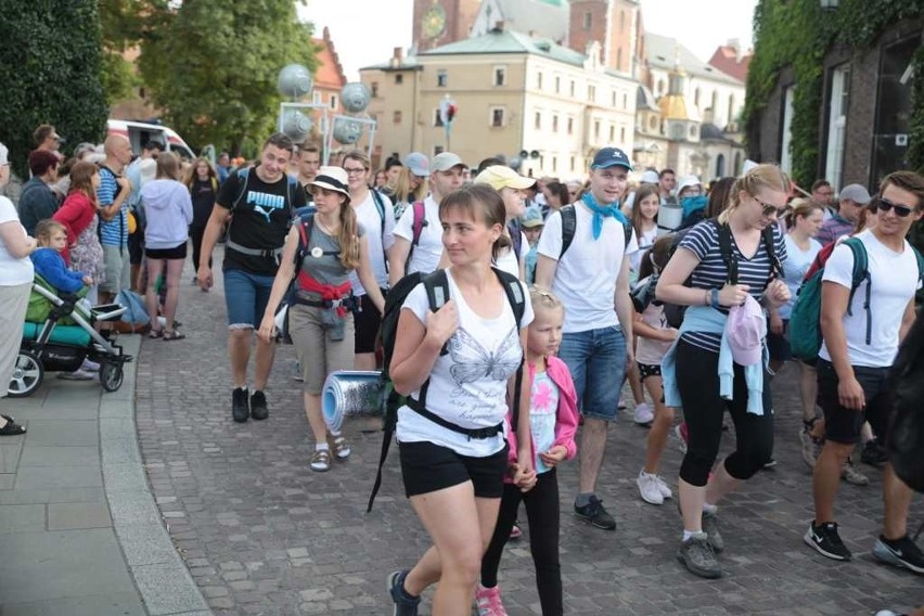 Kraków. Pielgrzymi tłumnie ruszyli na Janą Górę [ZDJĘCIA]