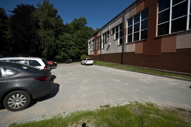 Jednym z projektów drugiej edycji Budżetu Obywatelskiego była budowa parkingu między remizą OSP w Sianowie, a szkołą. Parking jest gotowy.