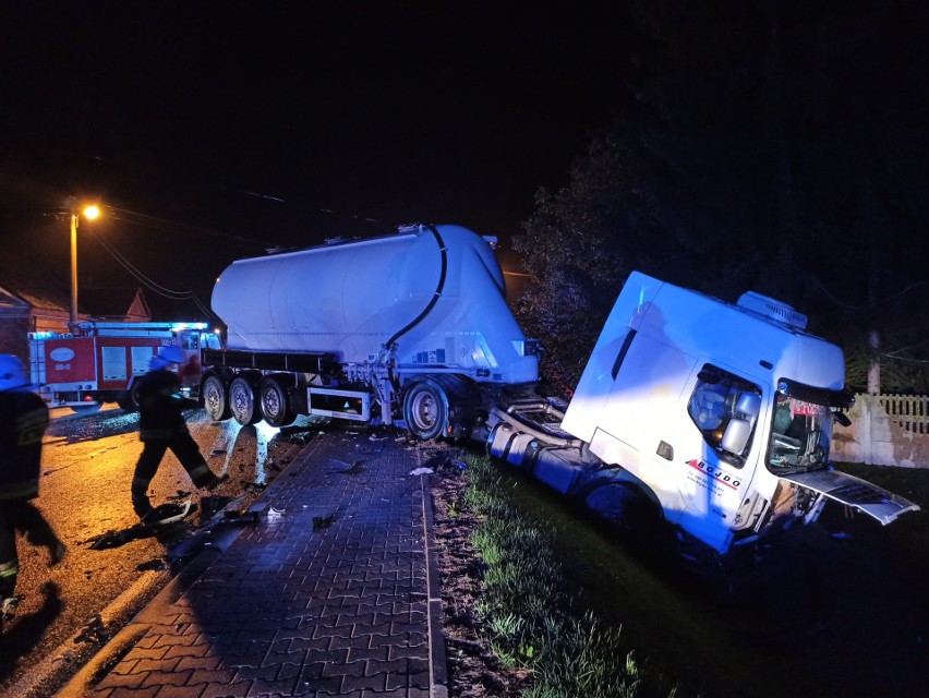 Nowy wóz strażacki brał udział w wielu akcjach ratowniczych.