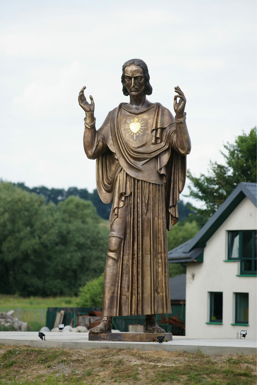 Figura Chrystusa zamiast w Poznaniu stoi pod Krakowem