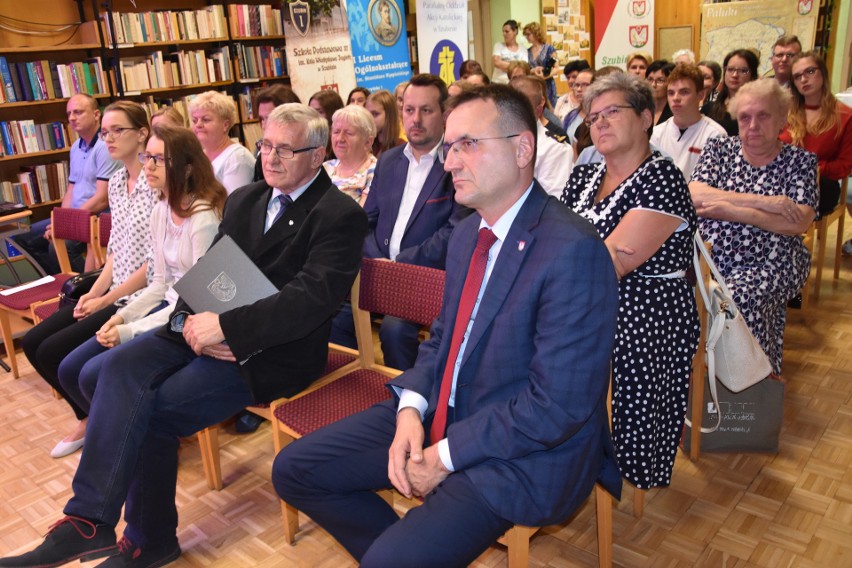 Wieczór w bibliotece pełen wernisaży