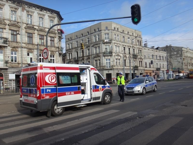 Wypadek na ul. Zachodniej. Pijana kobieta potrącona przez samochód na pasach