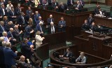 Jarosław Kaczyński ze śmiechem reaguje na słowa "będziesz siedział". Zobacz, co zrobił prezes Prawa i Sprawiedliwości WIDEO