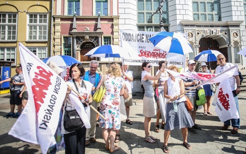 Pikieta Solidarności. Pracownicy gospodarki wodnej chcą podwyżek [ZDJĘCIA]