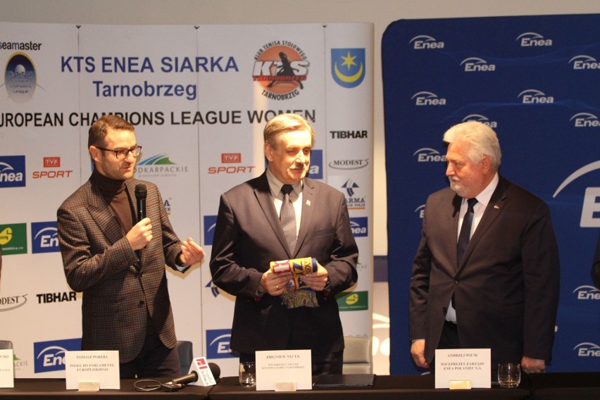 Od lewej: europoseł Tomasz Poręba, trener Zbigniew Nęcek i...