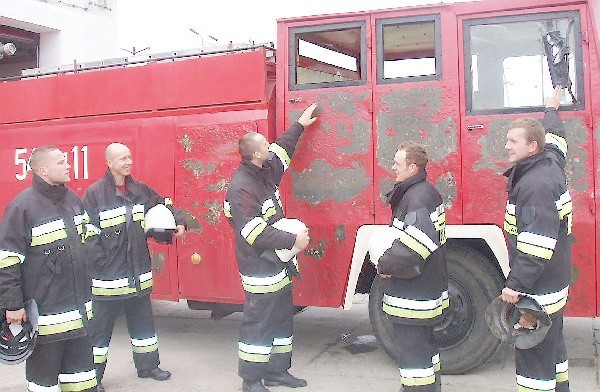 Strażacy Osp Kęsowo uważają, że lepiej, że  spaliła się farba na samochodzie, niż miałby  zapalić się dom.