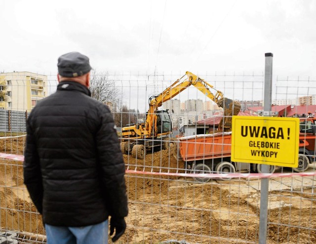 Nowy budynek przy ul. Parnickiego 20 zniszczy pas zieleni