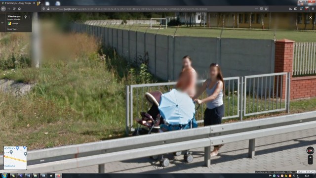 Mieszkańcy Korabki w Łowiczu na Google Street View. Kogo złapała kamera? [ZDJĘCIA]