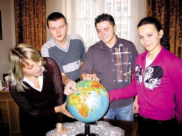 Praca w Grecji to były nasze najwspanialsze wakacje. Na pewno tam wrócimy. Od lewej: Agnieszka Pilecka, Łukasz Tarapacki, Marcin Dybek i Monika Pawliszko.