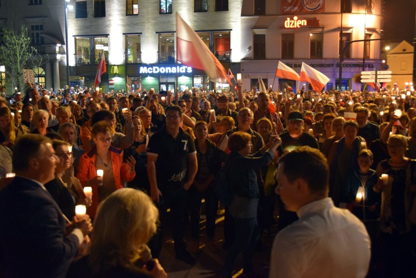 Kolejny "Łańcuch światła" w Lublinie. Protestowało około tysiąca osób [ZDJĘCIA]