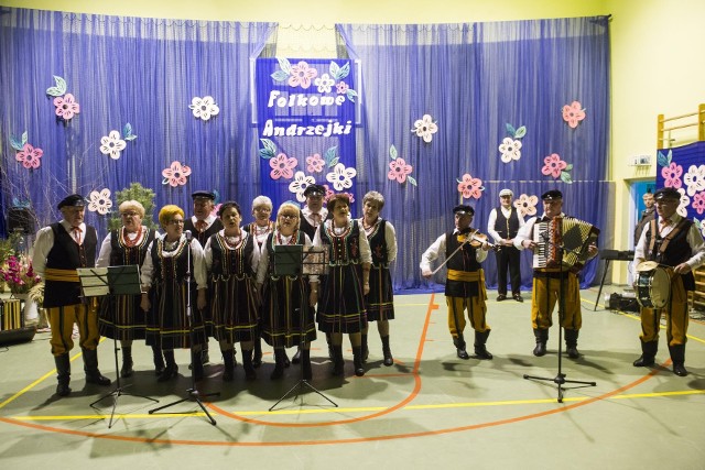 Zespoły Ludowe zaprezentują się na Andrzejkach Folkowych we Wrzosie w gminie Przytyk.