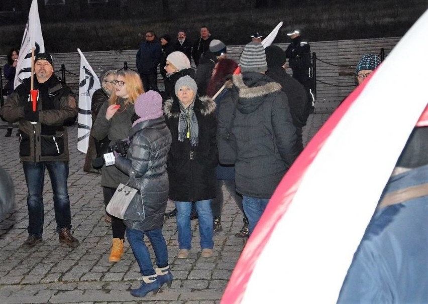 Dwa protesty w jednym czasie