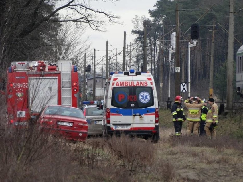 Kobieta została potrącona po tym, jak weszła na tory w...