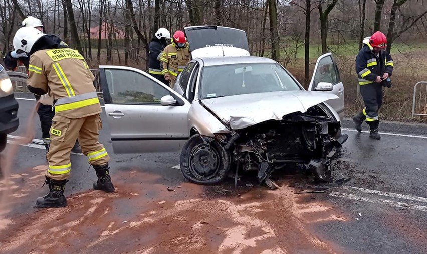 DK 75. Wypadek w Tworkowej zablokował główną trasę łaczącą Nowy Sącz z Krakowem