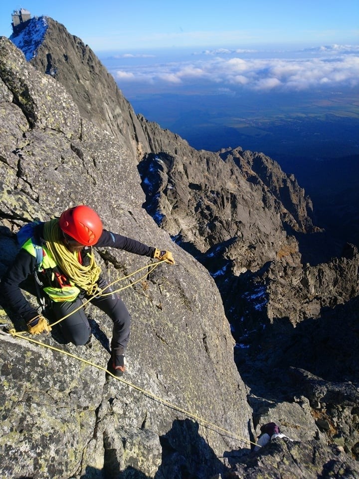 Tatry Słowackie. Polski turysta utknął na Durnym Szczycie. W czasie podejścia zgubił raki 