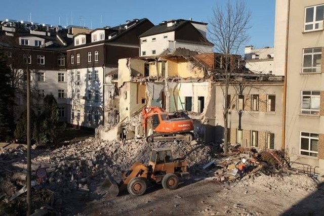 Żeby BCO mogło być większe, trwa wyburzanie budynku przy ul. Warszawskiej