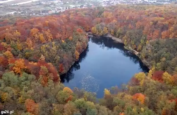 Jezioro Szmaragdowe - sztuczne jezioro znajdujące się w Puszczy Bukowej, w Zdrojach (dzielnica Szczecina) na obszarze Parku Krajobrazowego Puszcza Bukowa .