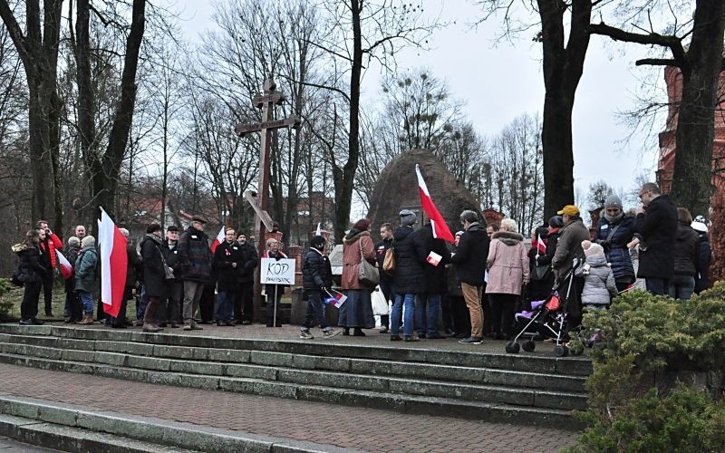 Białowieża. Demonstracja KOD w obronie konstytucji (zdjęcia)